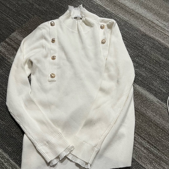 White button sweater - Picture 4 of 4